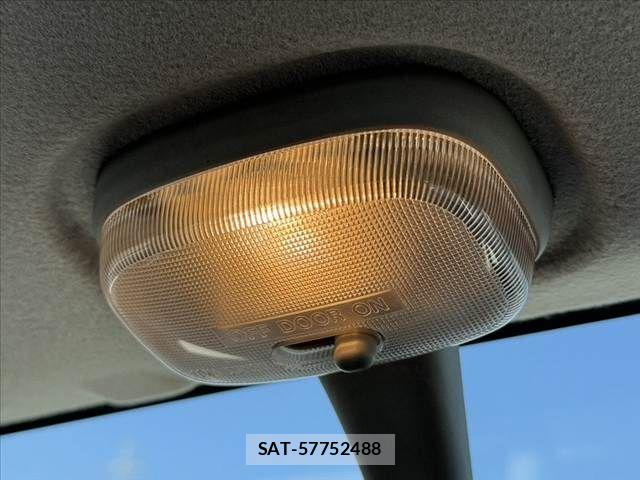 Suzuki ALTO 2016-02 6683677-25