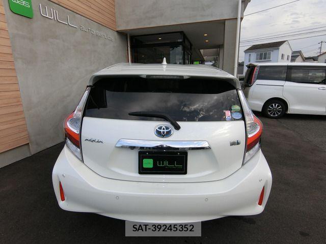 Toyota AQUA 2018-12 606871-1