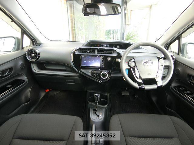 Toyota AQUA 2018-12 606871-2