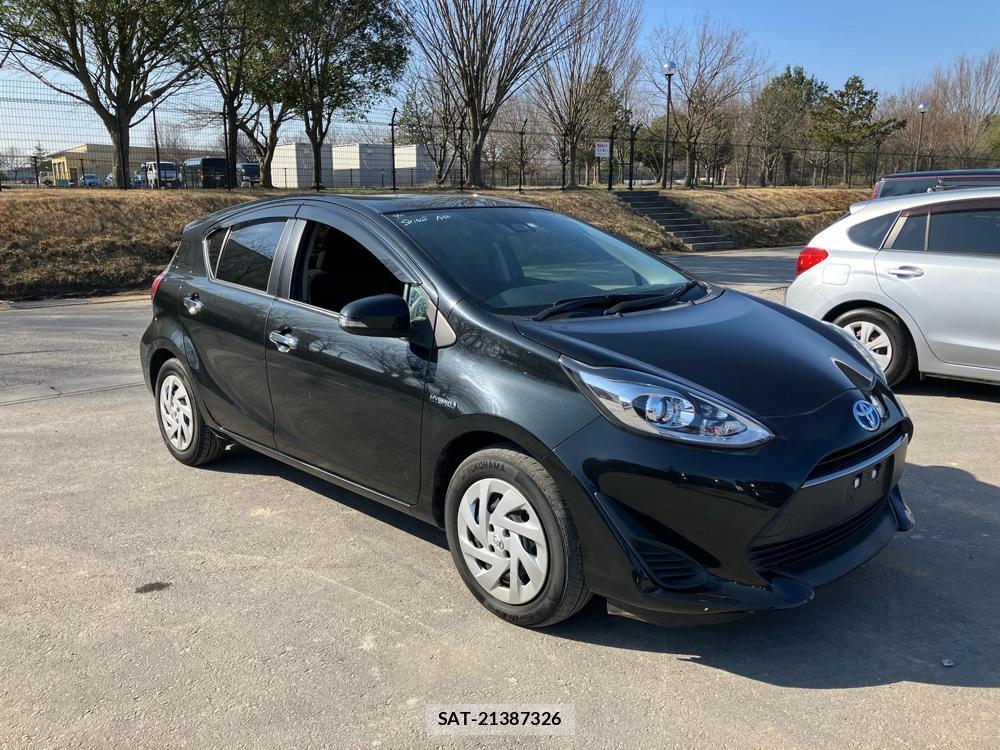 Toyota AQUA 2018--3 829387-0
