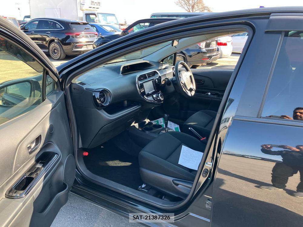 Toyota AQUA 2018--3 829387-9