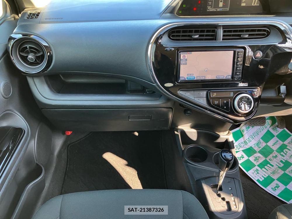 Toyota AQUA 2018--3 829387-18