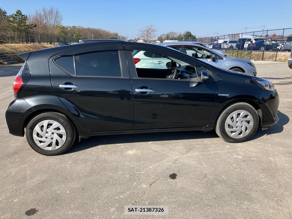 Toyota AQUA 2018--3 829387-1