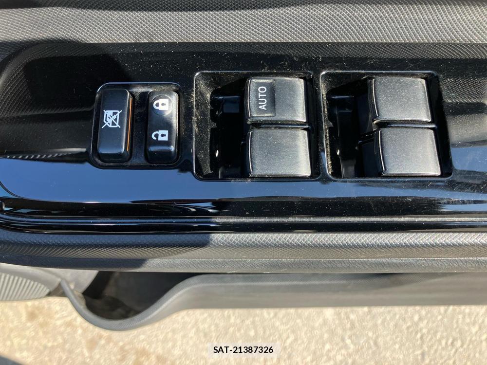 Toyota AQUA 2018--3 829387-26