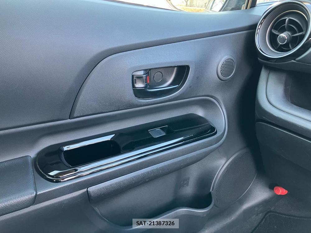 Toyota AQUA 2018--3 829387-27