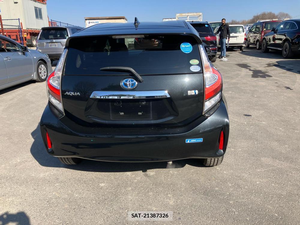 Toyota AQUA 2018--3 829387-3