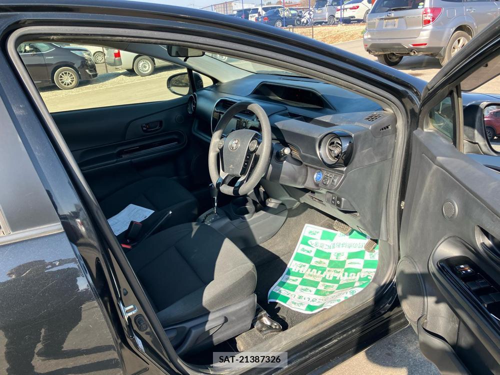 Toyota AQUA 2018--3 829387-8
