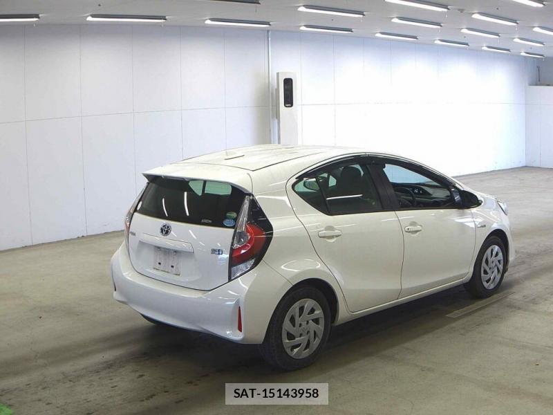 Toyota AQUA 2018-18 864897-1