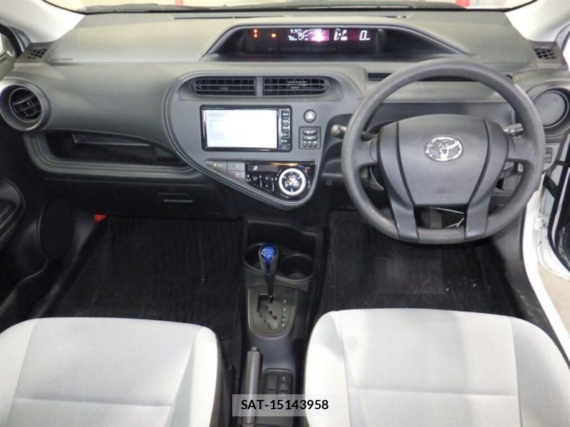 Toyota AQUA 2018-18 864897-5