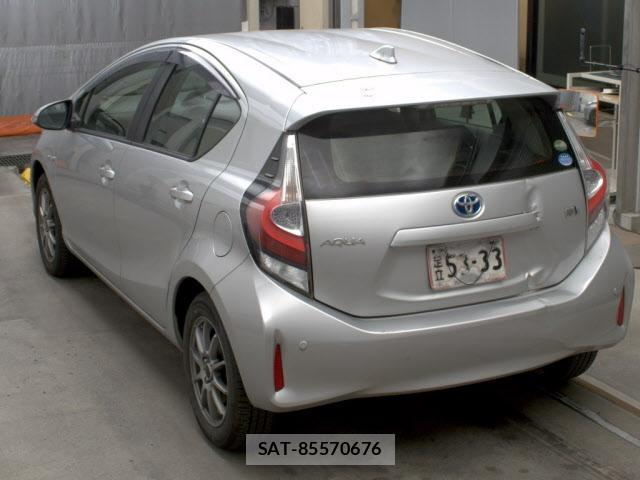 Toyota AQUA 2018-04 1184004-3