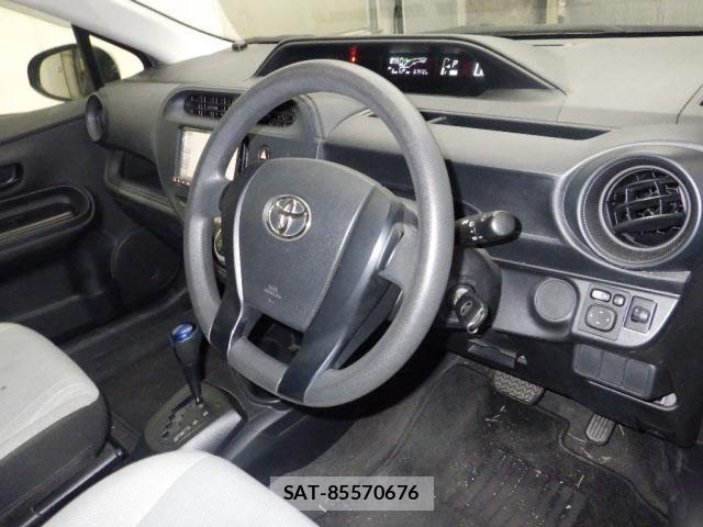 Toyota AQUA 2018-04 1184004-6