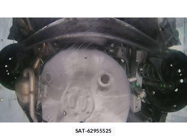 Toyota AQUA 2018-07 1184003-12
