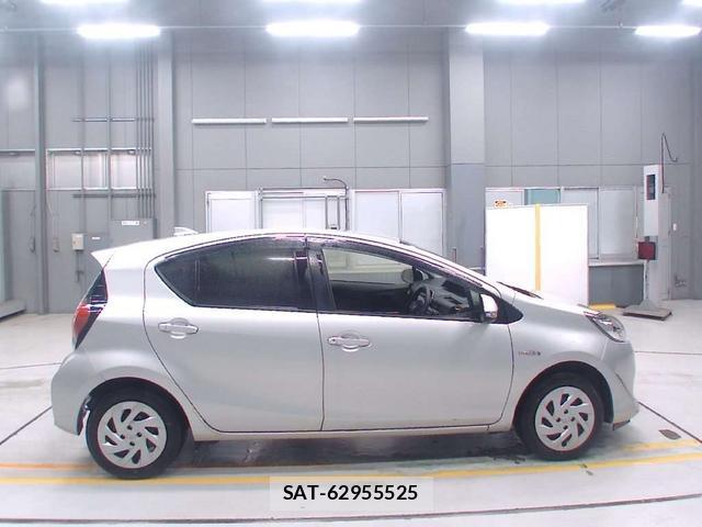 Toyota AQUA 2018-07 1184003-4