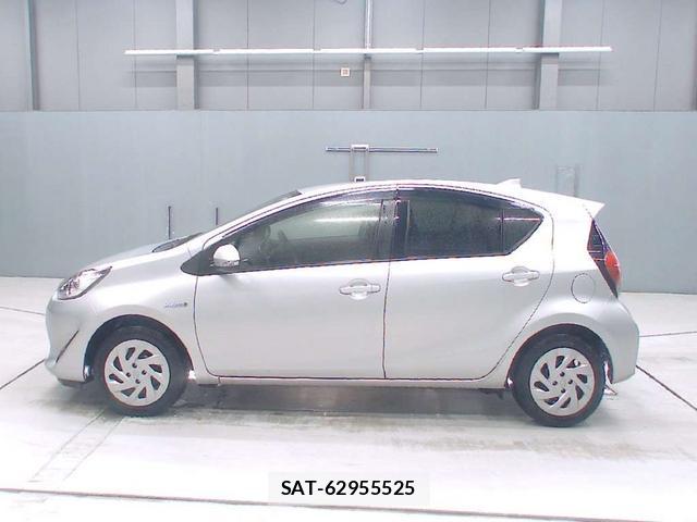 Toyota AQUA 2018-07 1184003-5