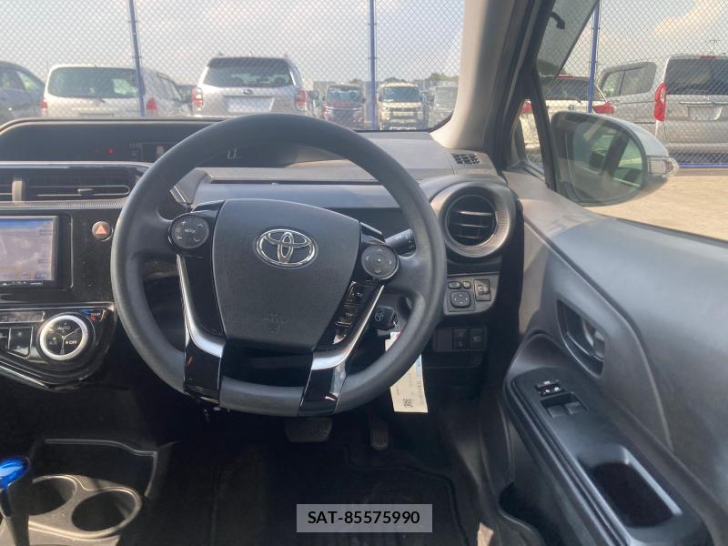 Toyota AQUA 2018 1226795-13