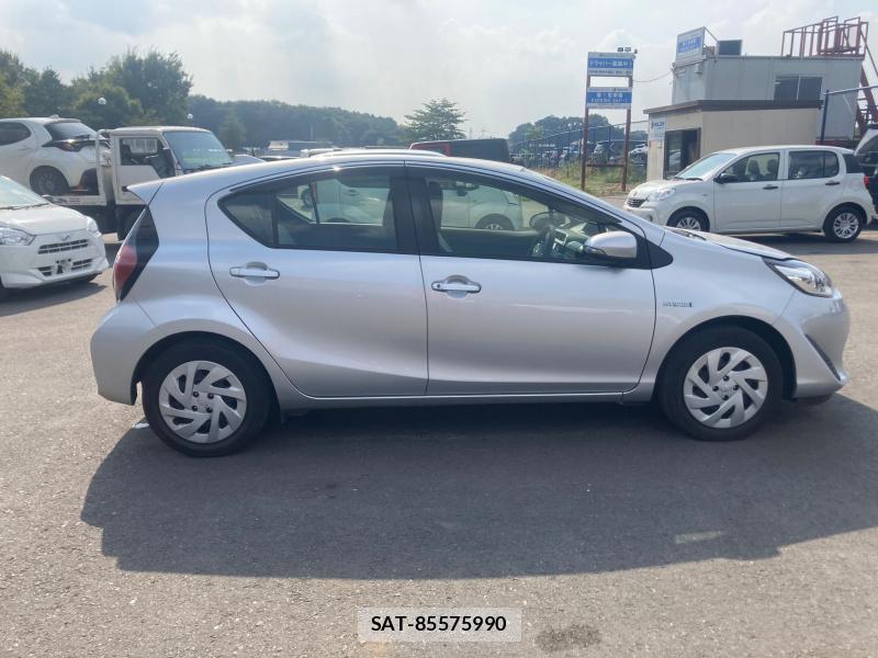 Toyota AQUA 2018 1226795-1