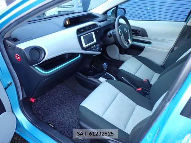 Toyota AQUA 2012-01 1310205-9