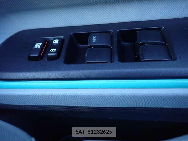 Toyota AQUA 2012-01 1310205-12