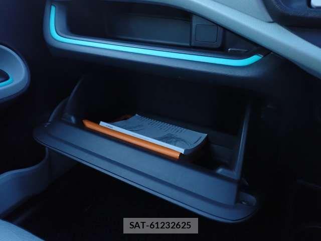 Toyota AQUA 2012-01 1310205-13