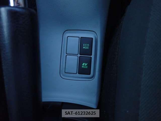 Toyota AQUA 2012-01 1310205-14