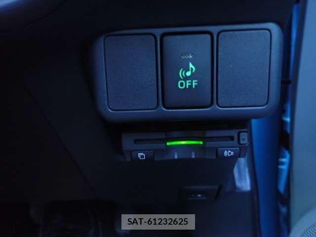 Toyota AQUA 2012-01 1310205-16