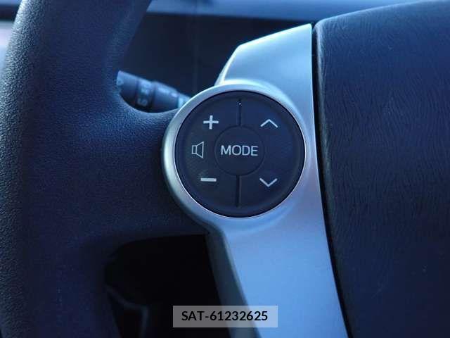 Toyota AQUA 2012-01 1310205-17