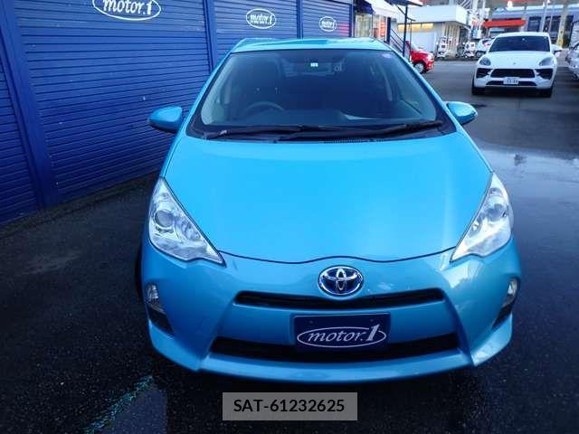 Toyota AQUA 2012-01 1310205-1