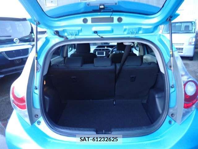 Toyota AQUA 2012-01 1310205-5