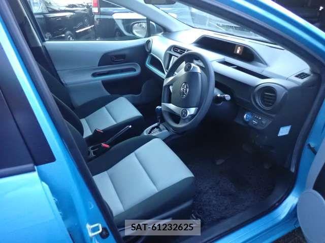 Toyota AQUA 2012-01 1310205-8