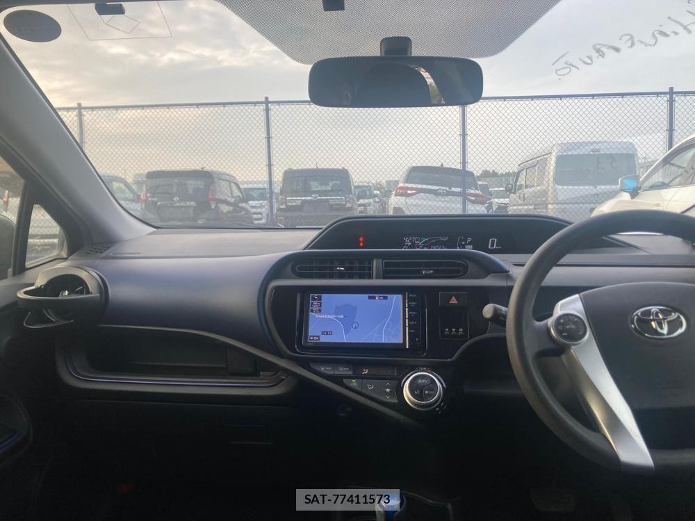 Toyota AQUA 2018 1427295-12