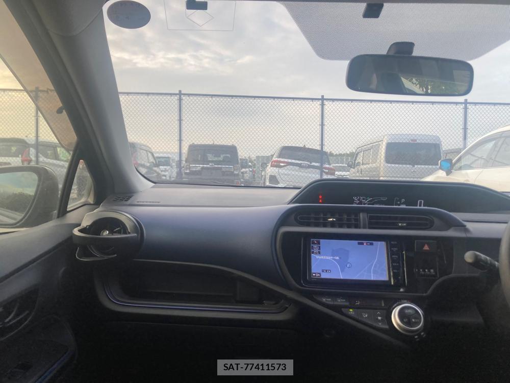 Toyota AQUA 2018 1427295-17