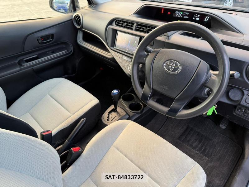 Toyota AQUA 2017-06 1297107-21