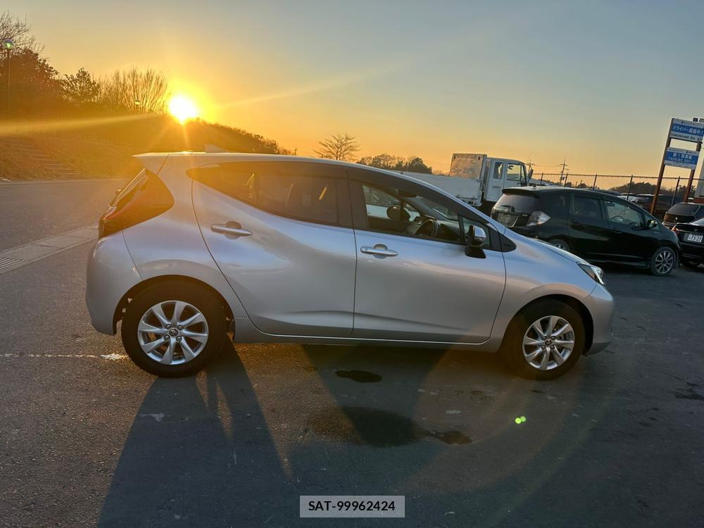Toyota AQUA 2025 1797344-5