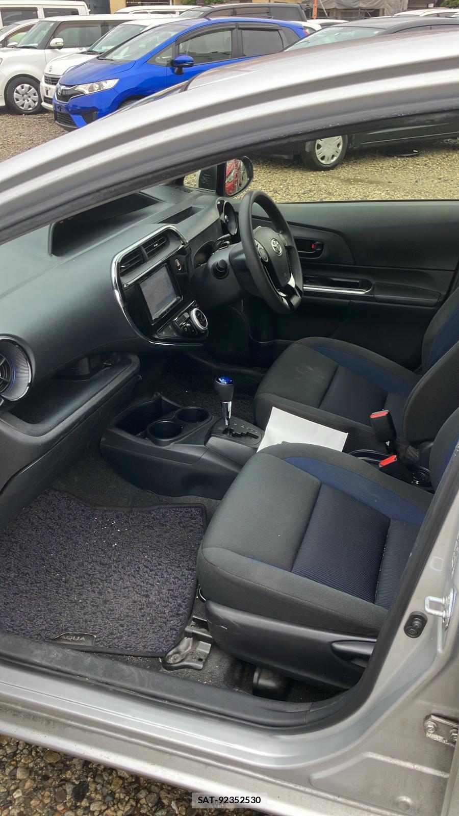 Toyota AQUA 2017 2016162-10