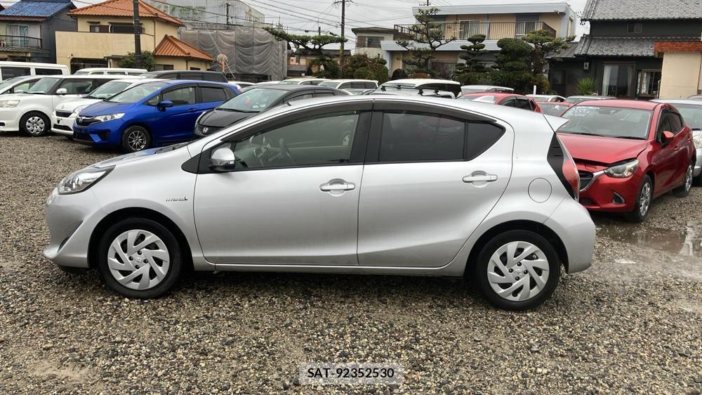 Toyota AQUA 2017 2016162-1