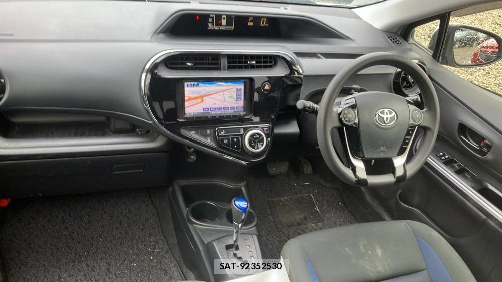 Toyota AQUA 2017 2016162-21