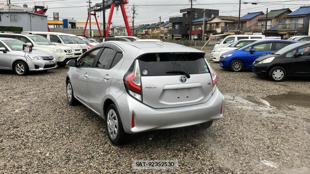 Toyota AQUA 2017 2016162-2
