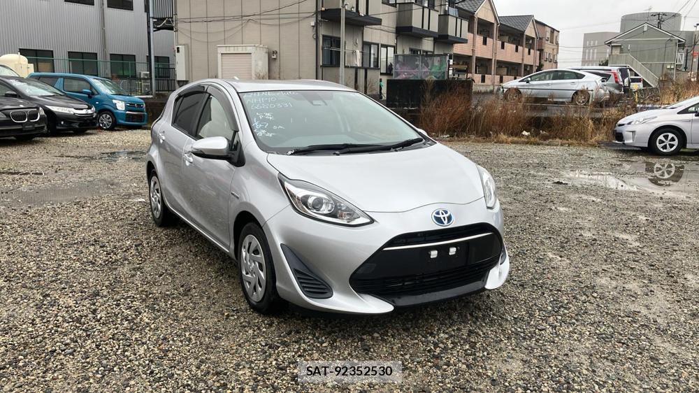 Toyota AQUA 2017 2016162-6