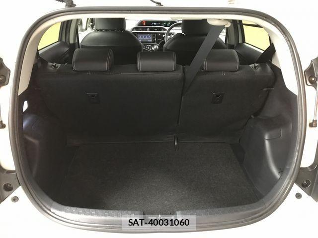 Toyota AQUA 2015-04 2827504-9