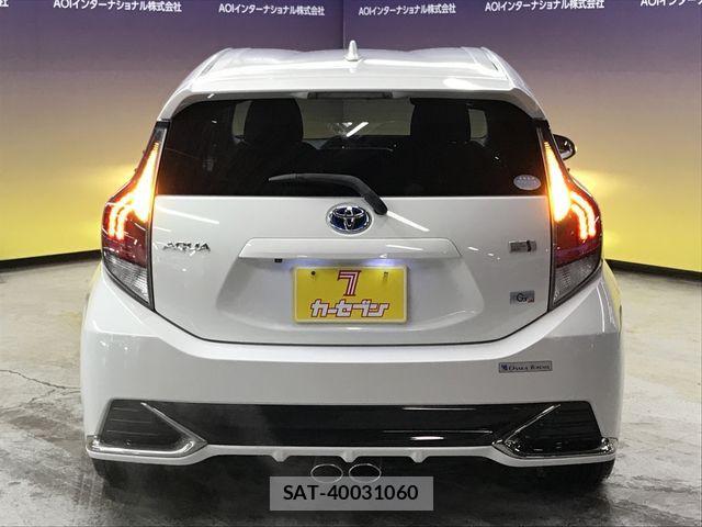 Toyota AQUA 2015-04 2827504-4