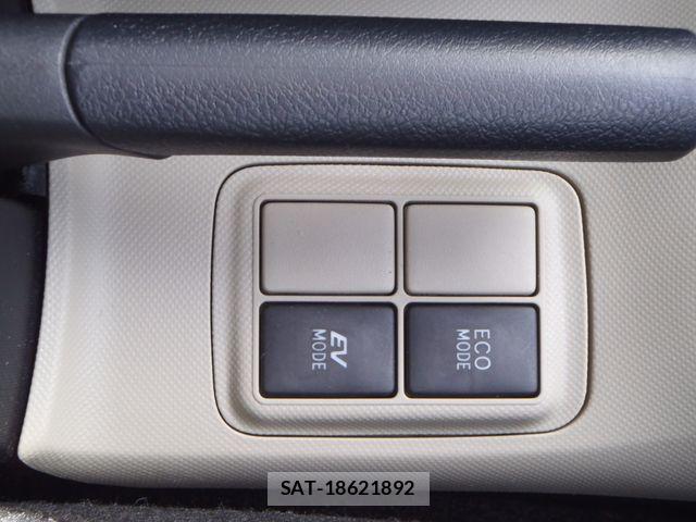 Toyota AQUA 2013-08 3659362-16