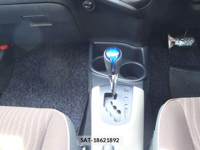 Toyota AQUA 2013-08 3659362-17
