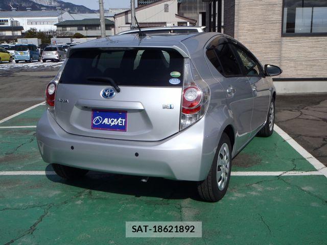 Toyota AQUA 2013-08 3659362-2