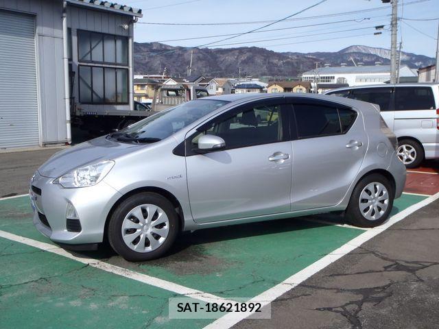 Toyota AQUA 2013-08 3659362-4