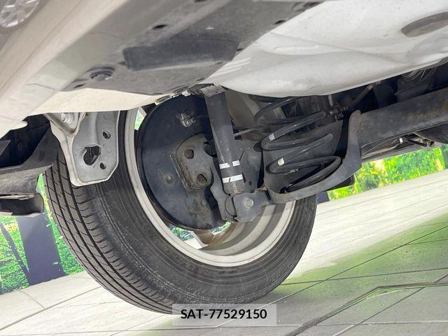 Toyota AQUA 2015-08 4038216-19