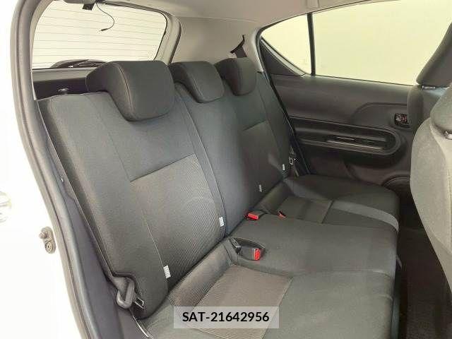 Toyota AQUA 2018-05 4138489-9