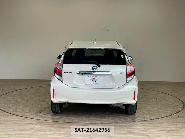 Toyota AQUA 2018-05 4138489-12