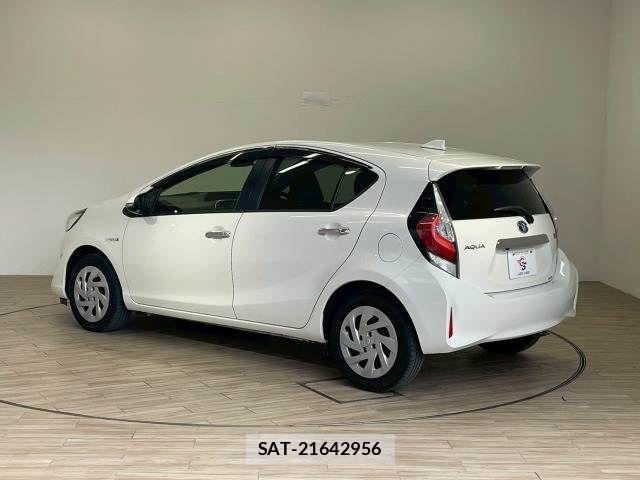 Toyota AQUA 2018-05 4138489-15
