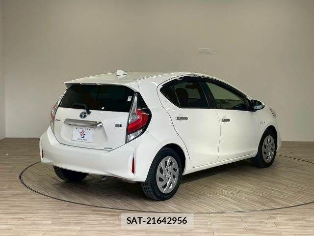 Toyota AQUA 2018-05 4138489-16