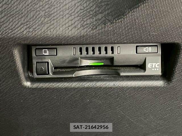 Toyota AQUA 2018-05 4138489-7